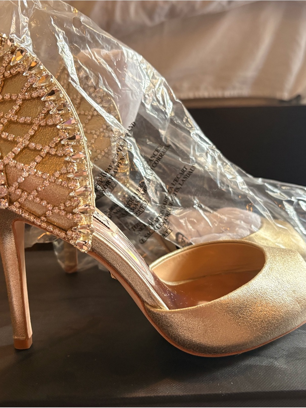 🚨FLASH SALE!!!🚨 Badgley Mischka Gold Embellished Evening Pump